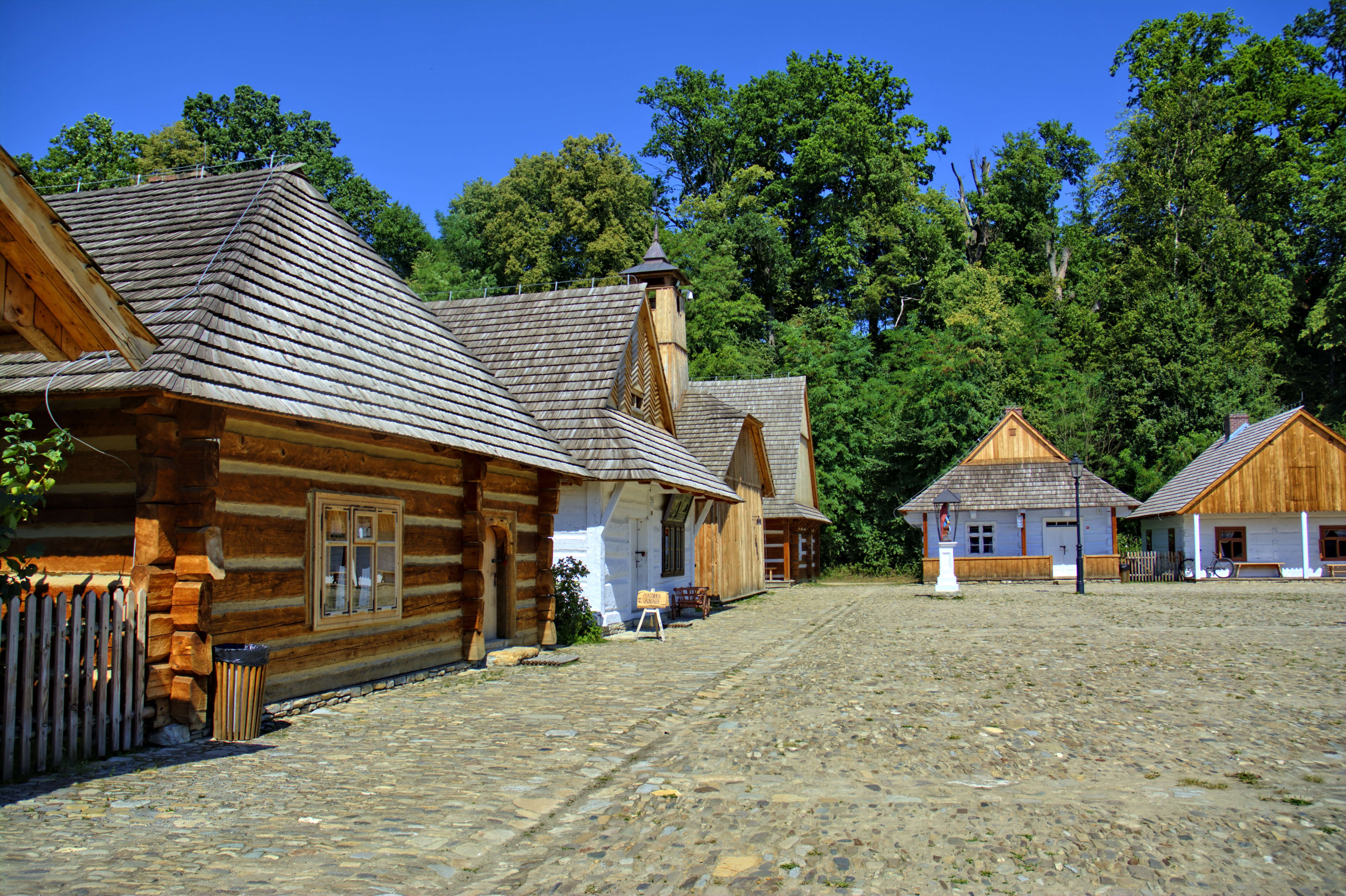 Rynek Galicyjski w sanockim Muzeum Budownictwa Ludowego (Skansen)